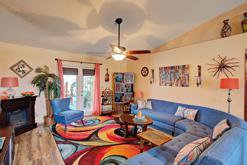 vibrant-colorful-living-room-deltona-florida